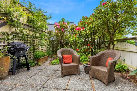 $1,295,000 | 525 West Prospect Street, Unit A, Seattle, WA 98119