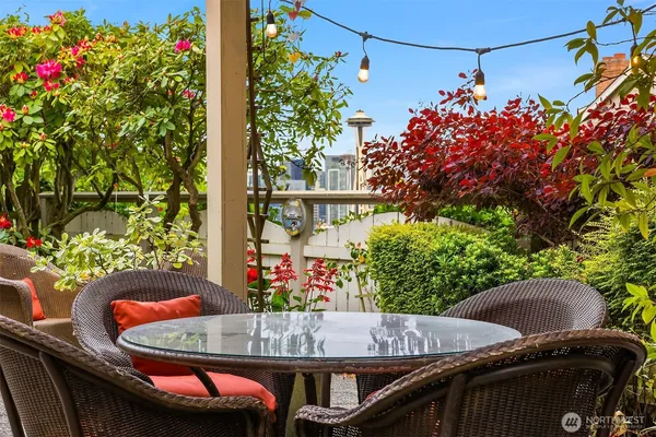 $1,295,000 | 525 West Prospect Street, Unit A, Seattle, WA 98119