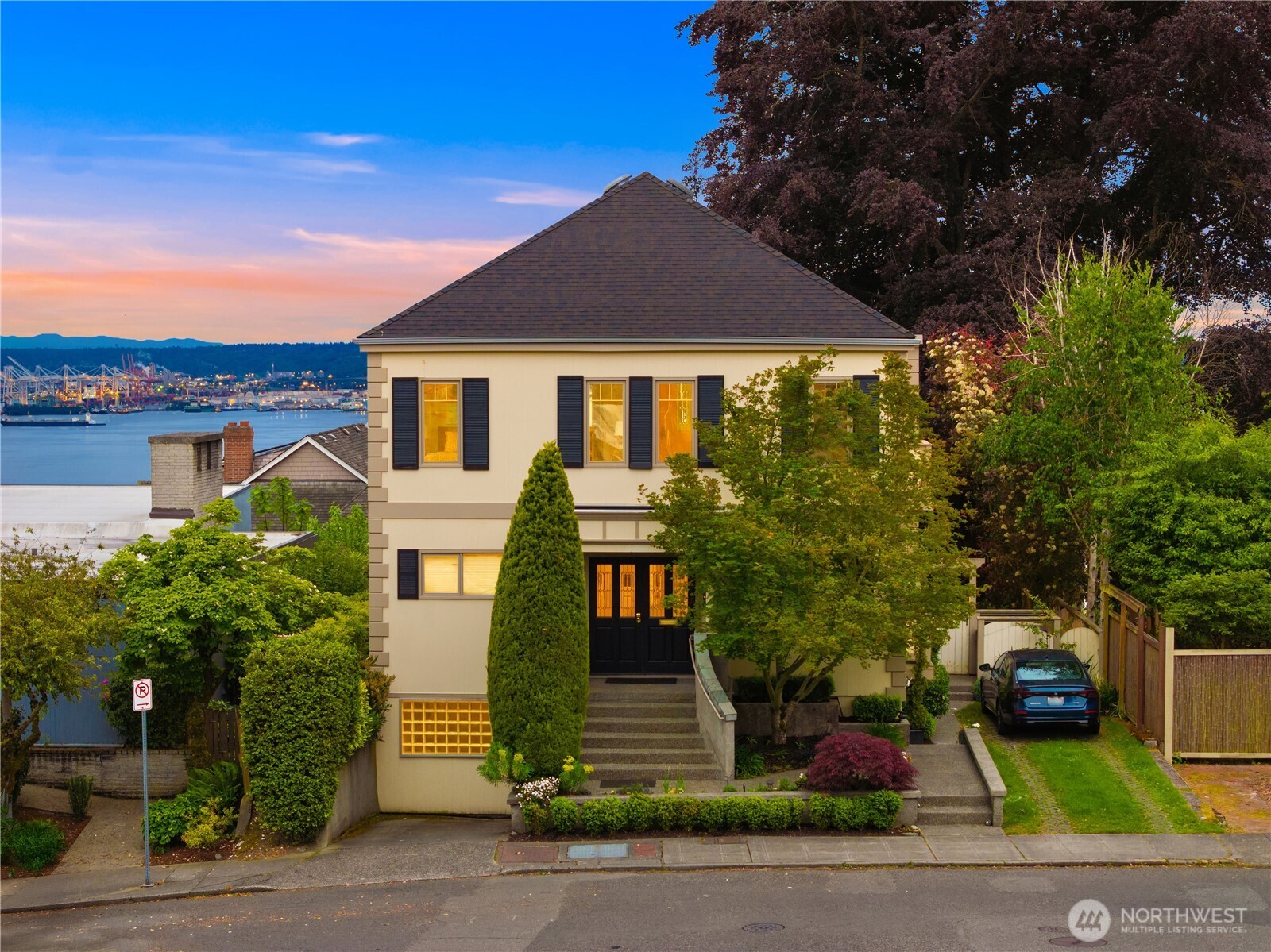 525 West Prospect Street, Unit A Seattle, WA 98119 - Photo 28 of 31 a front view of a house with a yard