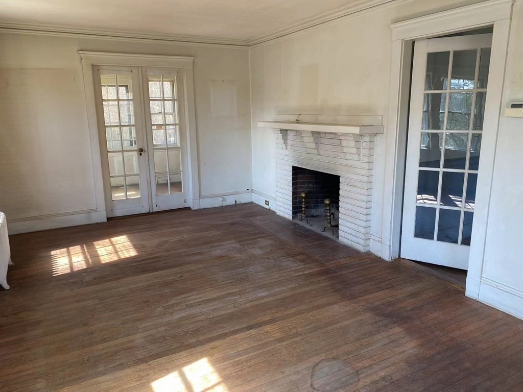 27 Oakwood Road Newton, MA 02466 - Photo 2 of 8