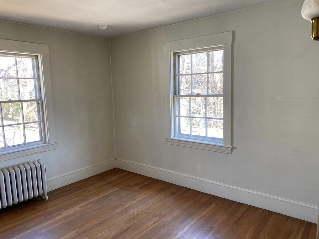 27 Oakwood Road Newton, MA 02466 - Photo 5 of 8