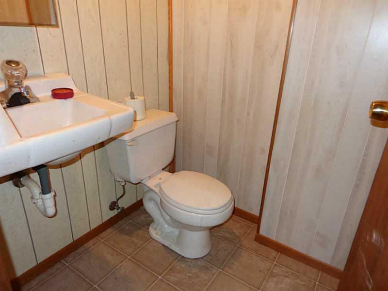 575 Koonce Road Hermitage, PA 16148 - Photo 9 of 21 Other. half bath