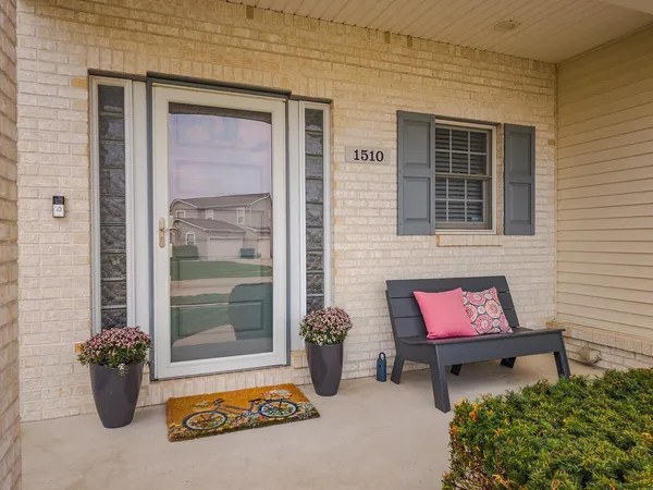 $449,900 | 1510 Cashel Drive, Bloomington, IL 61704