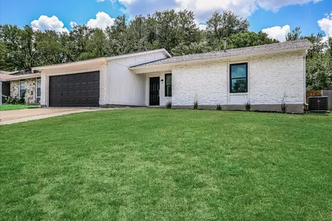a view of a backyard of the house