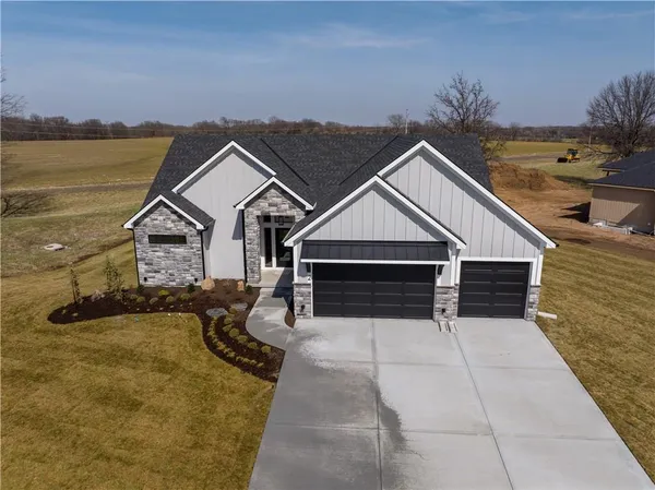 $882,120 | 2 Red Fox Cir Lake, Lake Winnebago, MO 64034