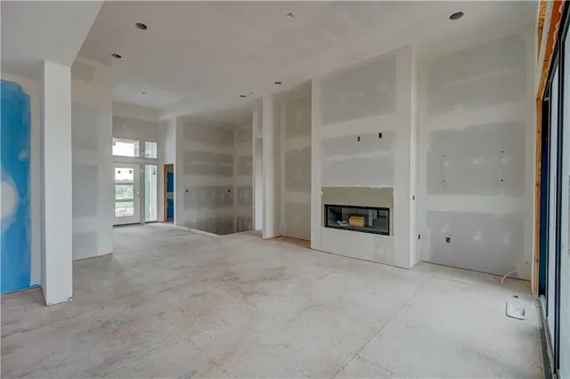 $882,120 | 2 Red Fox Circle, Greenwood, MO 64034