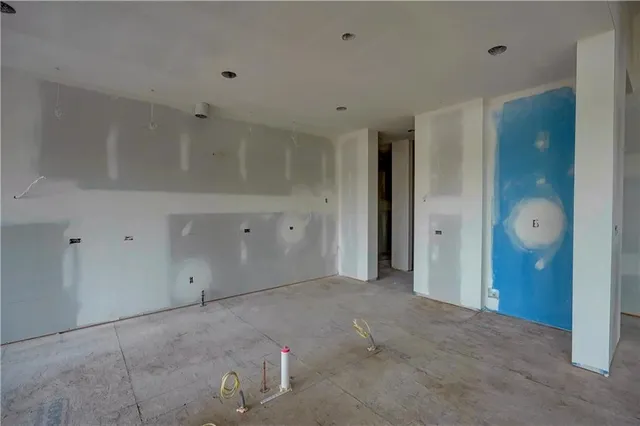 $882,120 | 2 Red Fox Circle, Greenwood, MO 64034