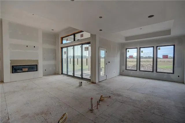 $882,120 | 2 Red Fox Circle, Greenwood, MO 64034