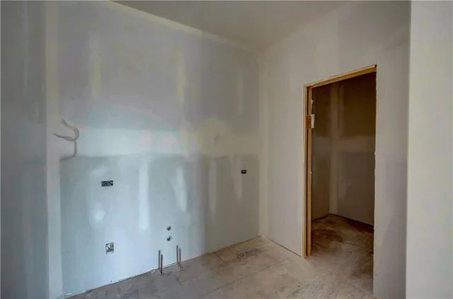 $882,120 | 2 Red Fox Circle, Greenwood, MO 64034