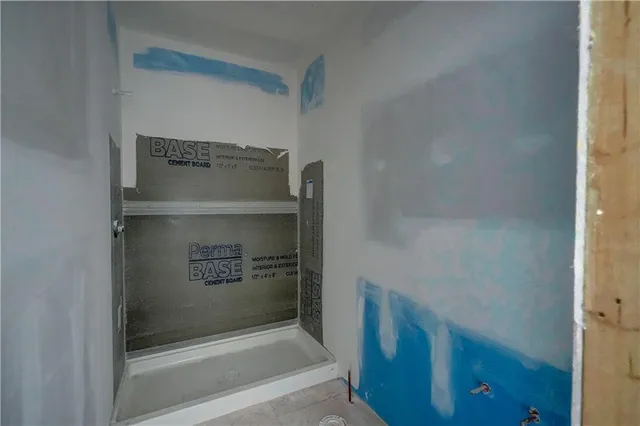 $882,120 | 2 Red Fox Circle, Greenwood, MO 64034