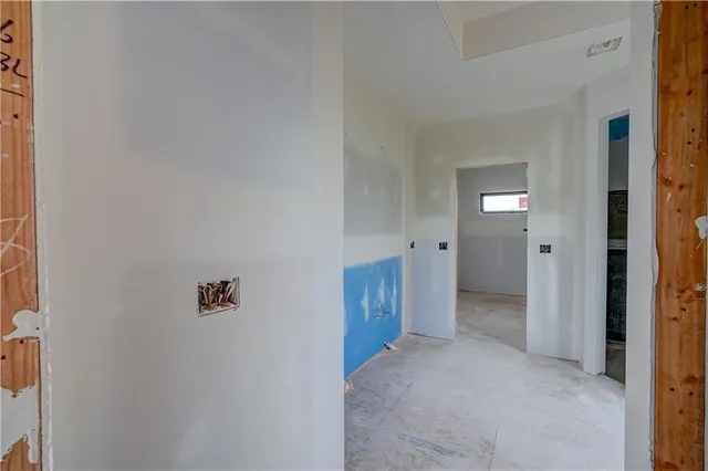 $882,120 | 2 Red Fox Circle, Greenwood, MO 64034