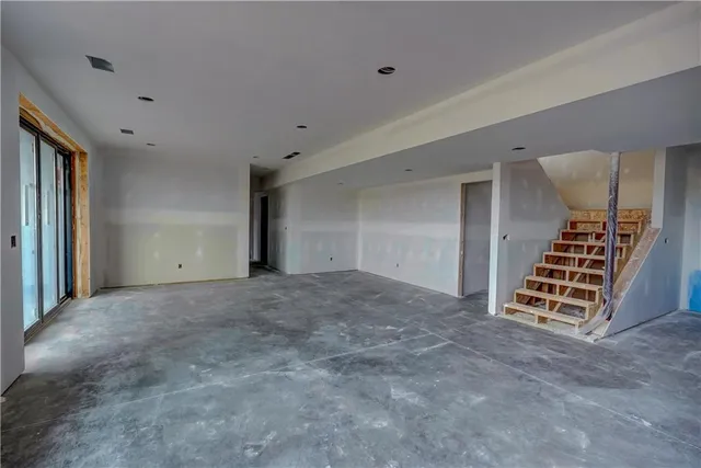 $882,120 | 2 Red Fox Circle, Greenwood, MO 64034