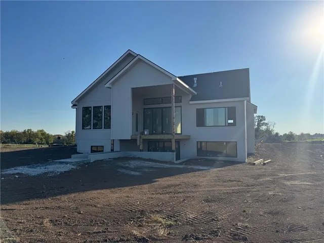 $882,120 | 2 Red Fox Circle, Greenwood, MO 64034