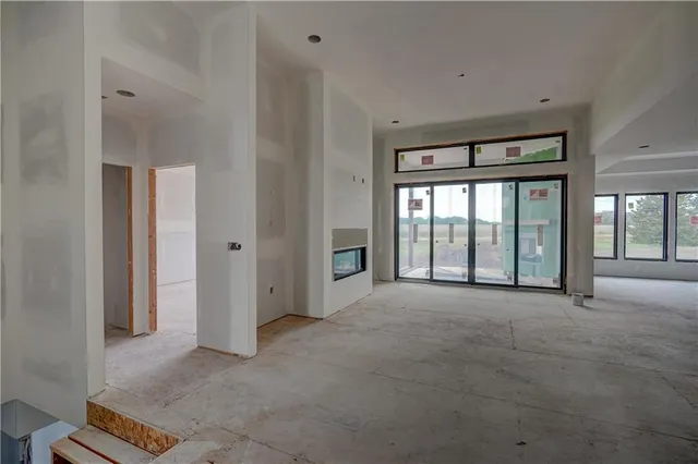 $882,120 | 2 Red Fox Circle, Greenwood, MO 64034