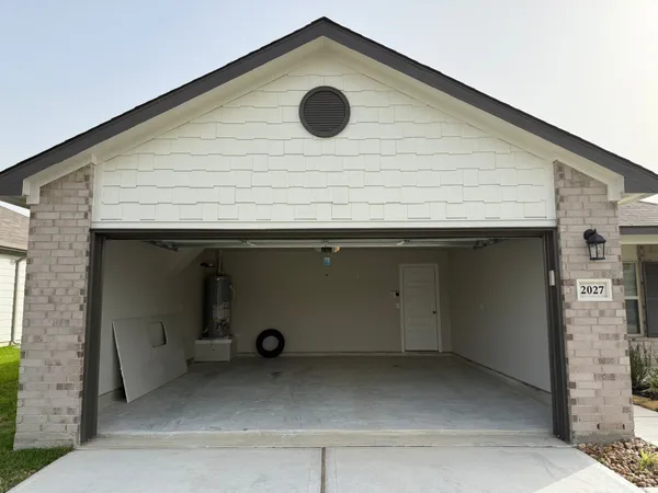 $2,300 | 2027 Summer Night Drive, Houston, TX 77073