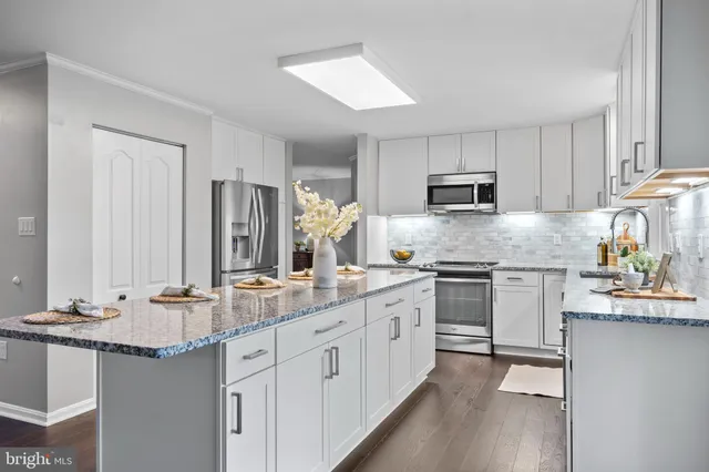 a view of a livingroom with a ceiling fan and window