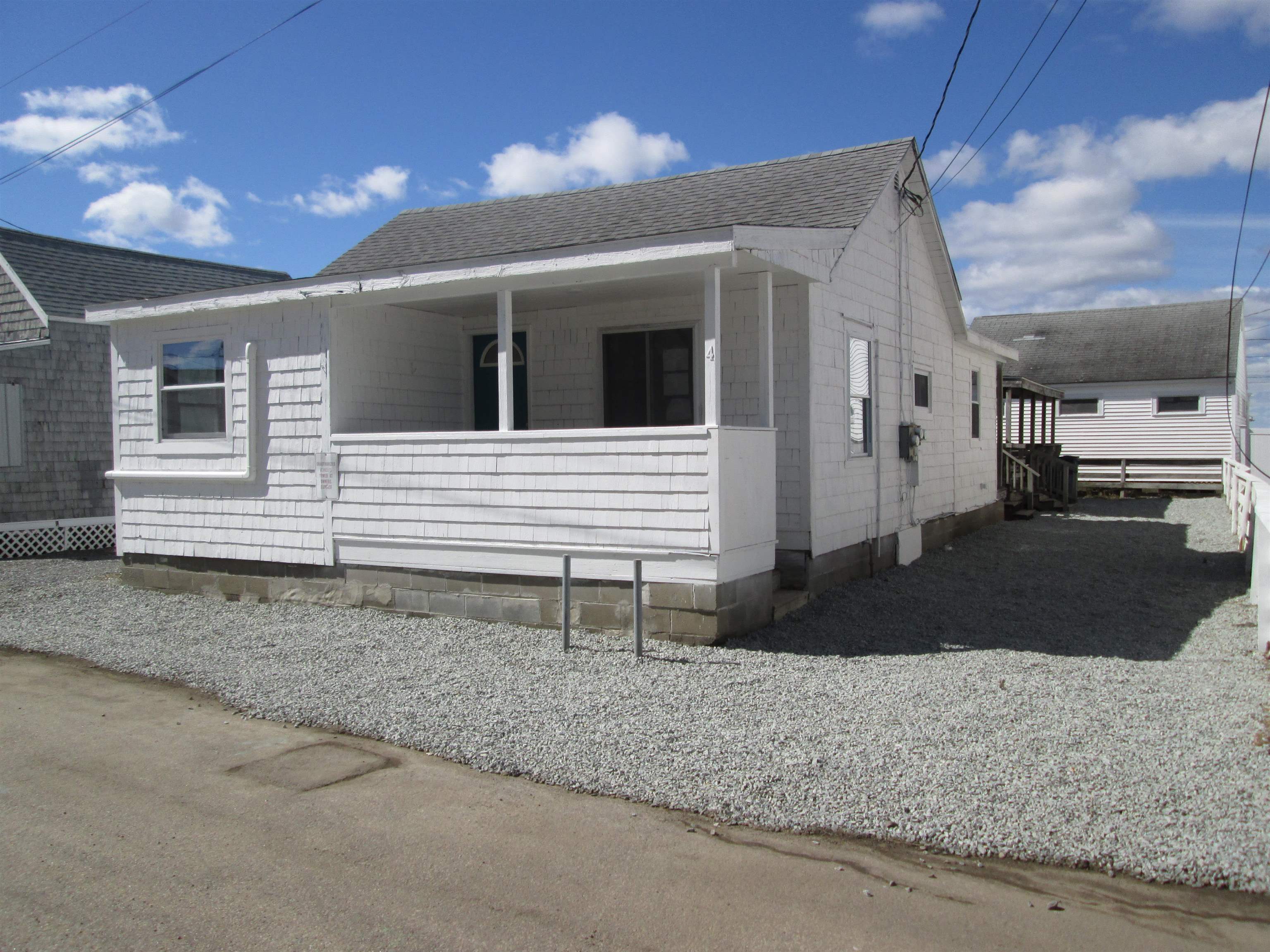 4 Auburn Ave Extension Hampton, NH 03842 - Photo 2 of 40