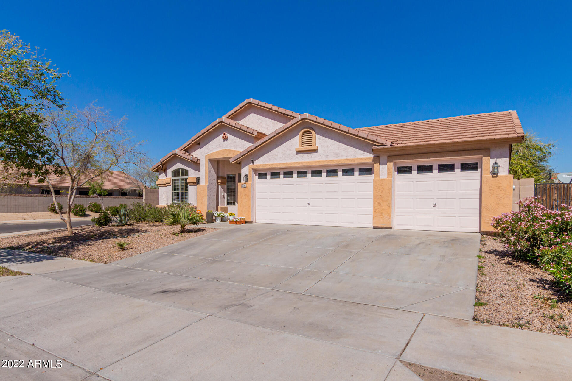 2142 West Darrel Road Phoenix, AZ 85041 - Photo 4 of 40 0003-03-Darrel