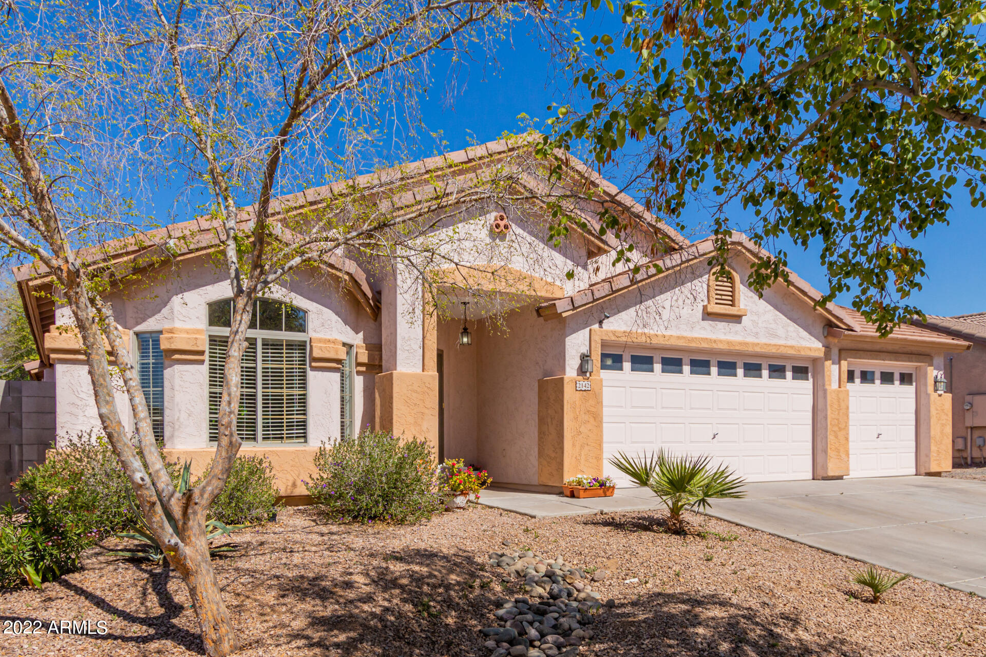 2142 West Darrel Road Phoenix, AZ 85041 - Photo 7 of 40 0006-06-Darrel