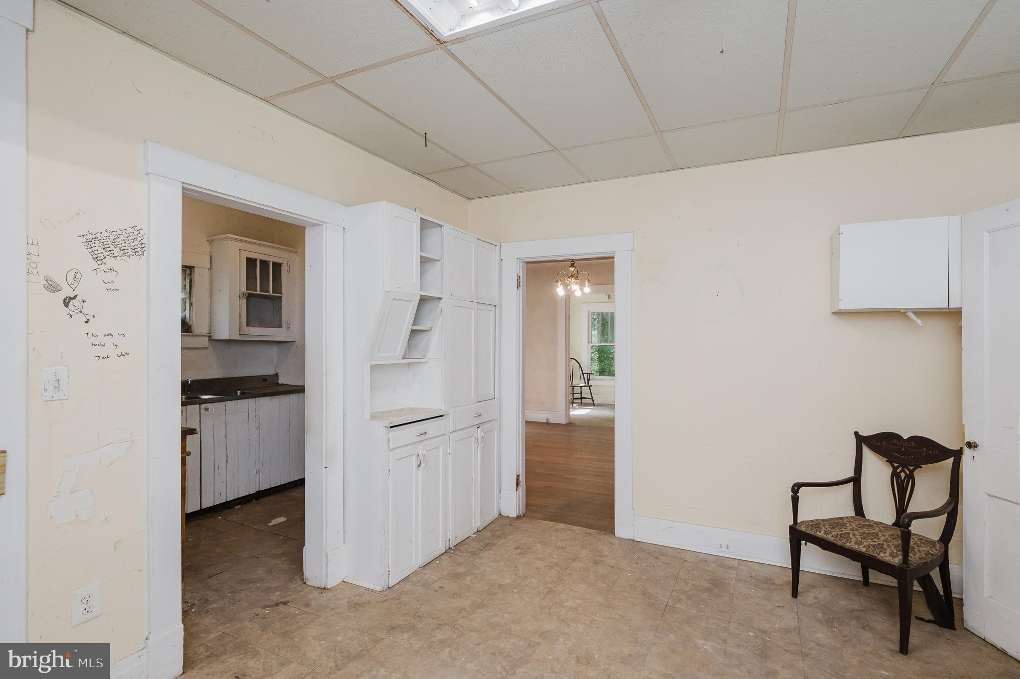 103 Sherwood Road Cockeysville, MD 21030 - Photo 16 of 59 a view of a livingroom with furniture