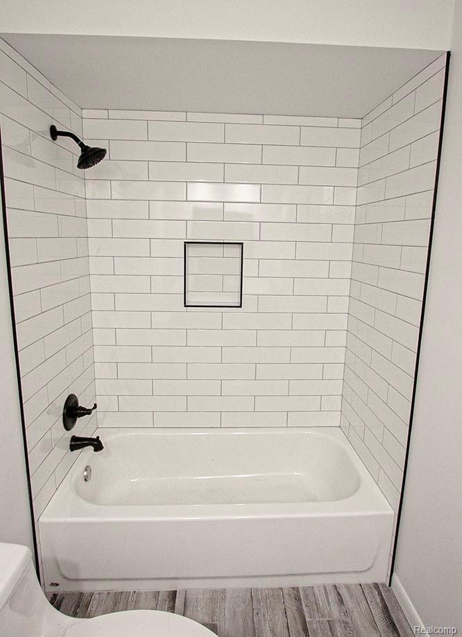 4043 West Maple Road, Unit 102 Bloomfield Hills, MI 48301 - Photo 15 of 22 IMG_6533.jpg
