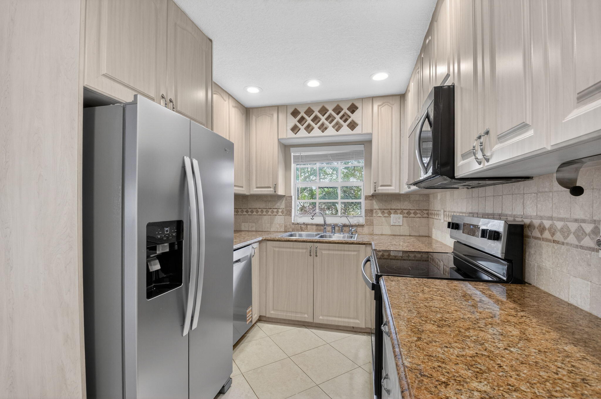 9197 Southwest 3rd Street Boca Raton, FL 33428 - Photo 16 of 39 Kitchen #4