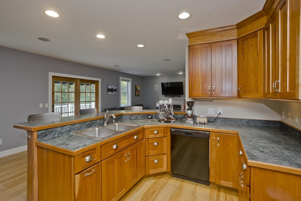 279 Bay Road Belchertown, MA 01007 - Photo 6 of 36 Gallery Image 6