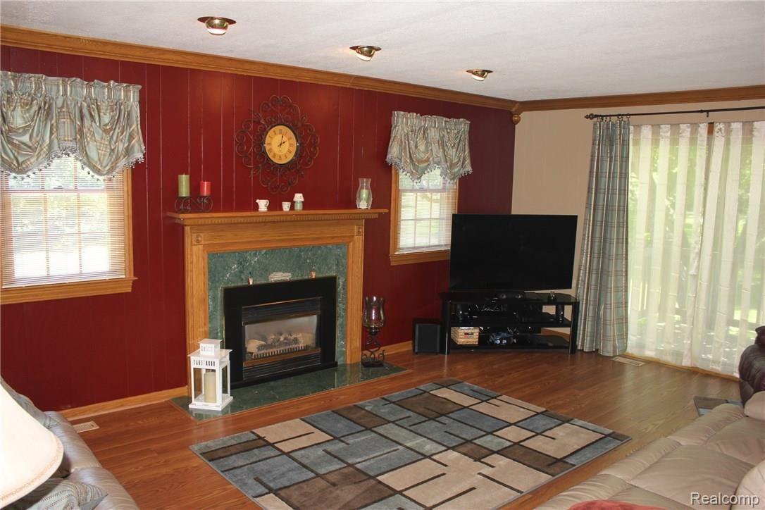 8012 Jordan Road Grand Blanc, MI 48439 - Photo 12 of 36 IMG_7353.JPG