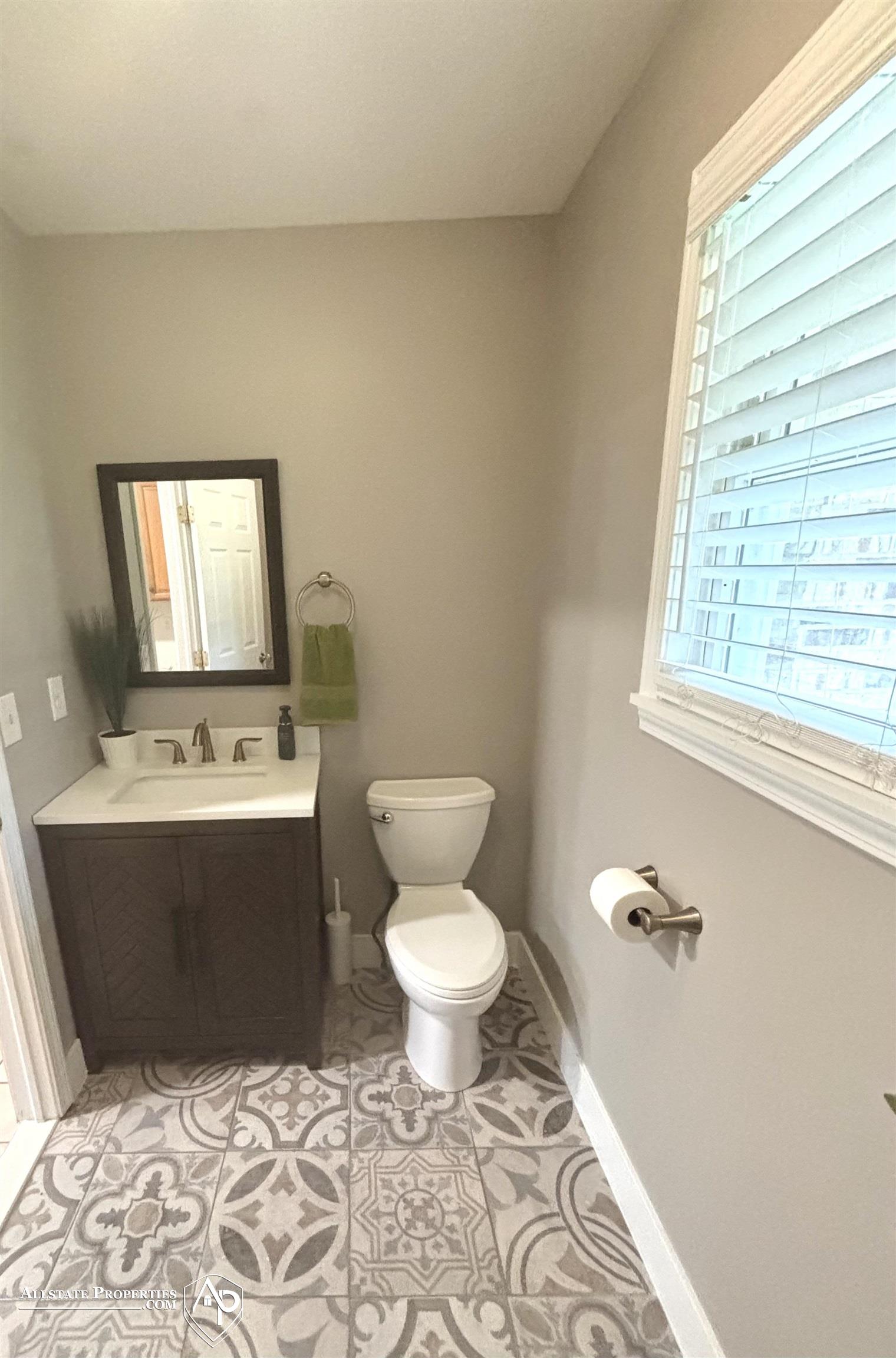 1137 East Cook Road Grand Blanc, MI 48439 - Photo 11 of 37 50185995-25fad361-a3cb-4443-90bb-d6d33cb25882.JPG