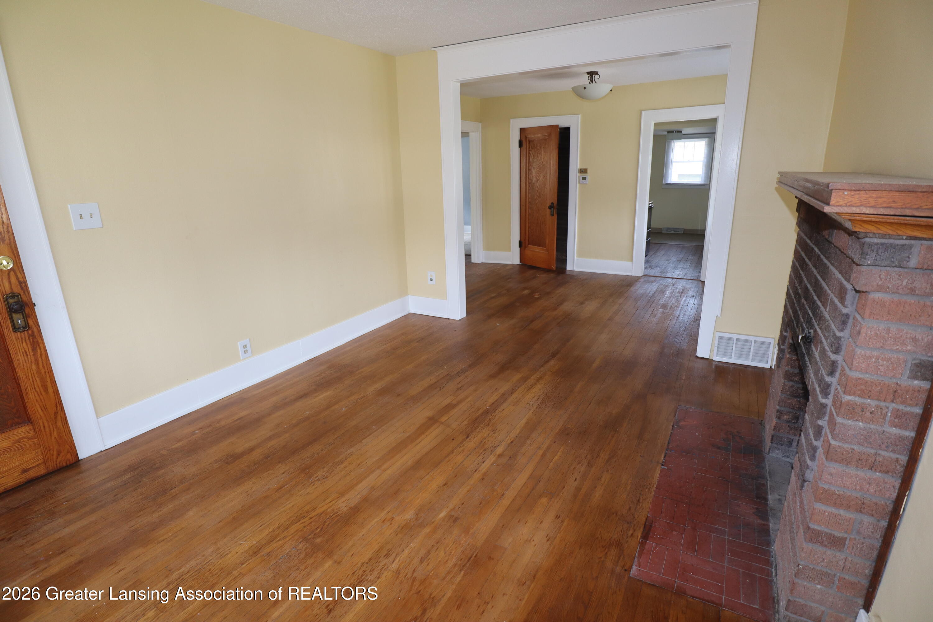 2104 South Rundle Avenue Lansing, MI 48910 - Photo 3 of 28 IMG_3992