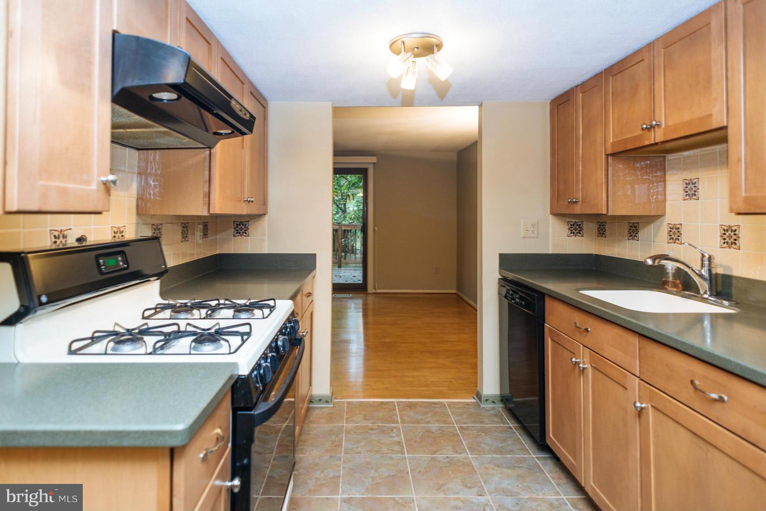 8932 Footed Ridge Columbia, MD 21045 - Photo 4 of 27 Kitchen