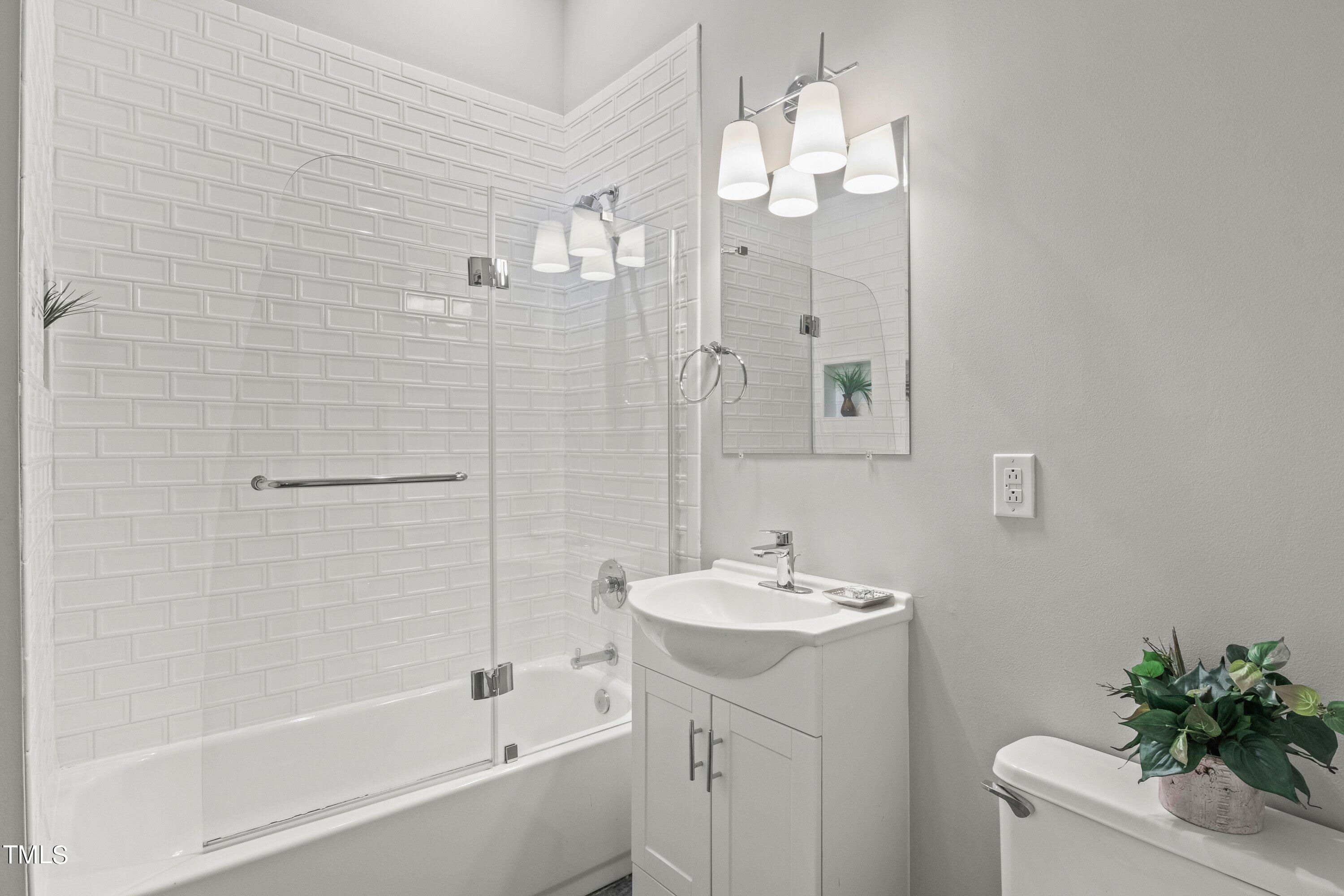 319 Fayetteville Street, Unit 412 Raleigh, NC 27601 - Photo 26 of 36 Second Updated Full Bathroom