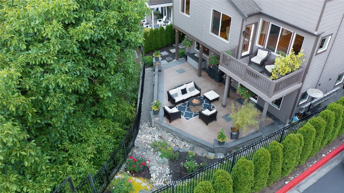 19622 94th Avenue Northeast, Unit 38 Bothell, WA 98011 - Photo 19 of 30 a view of living room kitchen with stainless steel appliances table and chairs