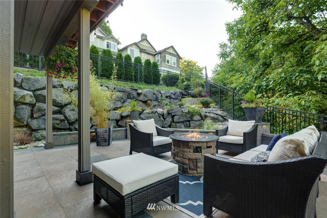 19622 94th Avenue Northeast, Unit 38 Bothell, WA 98011 - Photo 21 of 30 a view of a patio filled with furniture
