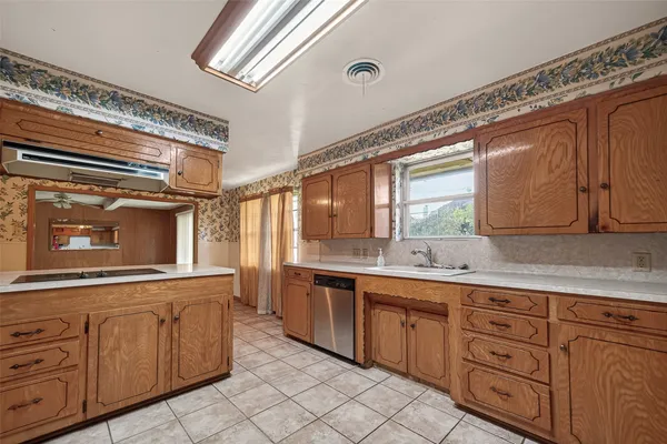 $525,000 | 6739 Grovewood Lane, Houston, TX 77008