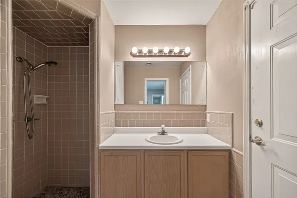 $525,000 | 6739 Grovewood Lane, Houston, TX 77008