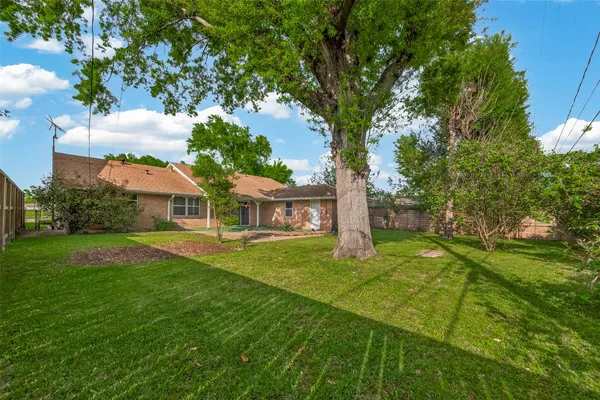 $525,000 | 6739 Grovewood Lane, Houston, TX 77008