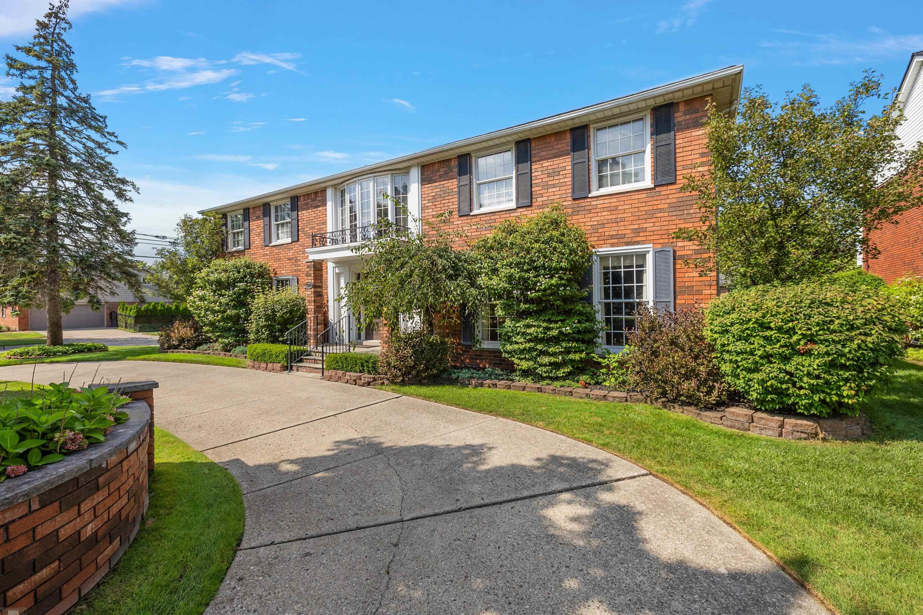 656 Canterbury Road Grosse Pointe, MI 48236 - Photo 3 of 77 50151523-b5b16262-1e49-4e4d-9b8d-f5d6203863f2.JPG