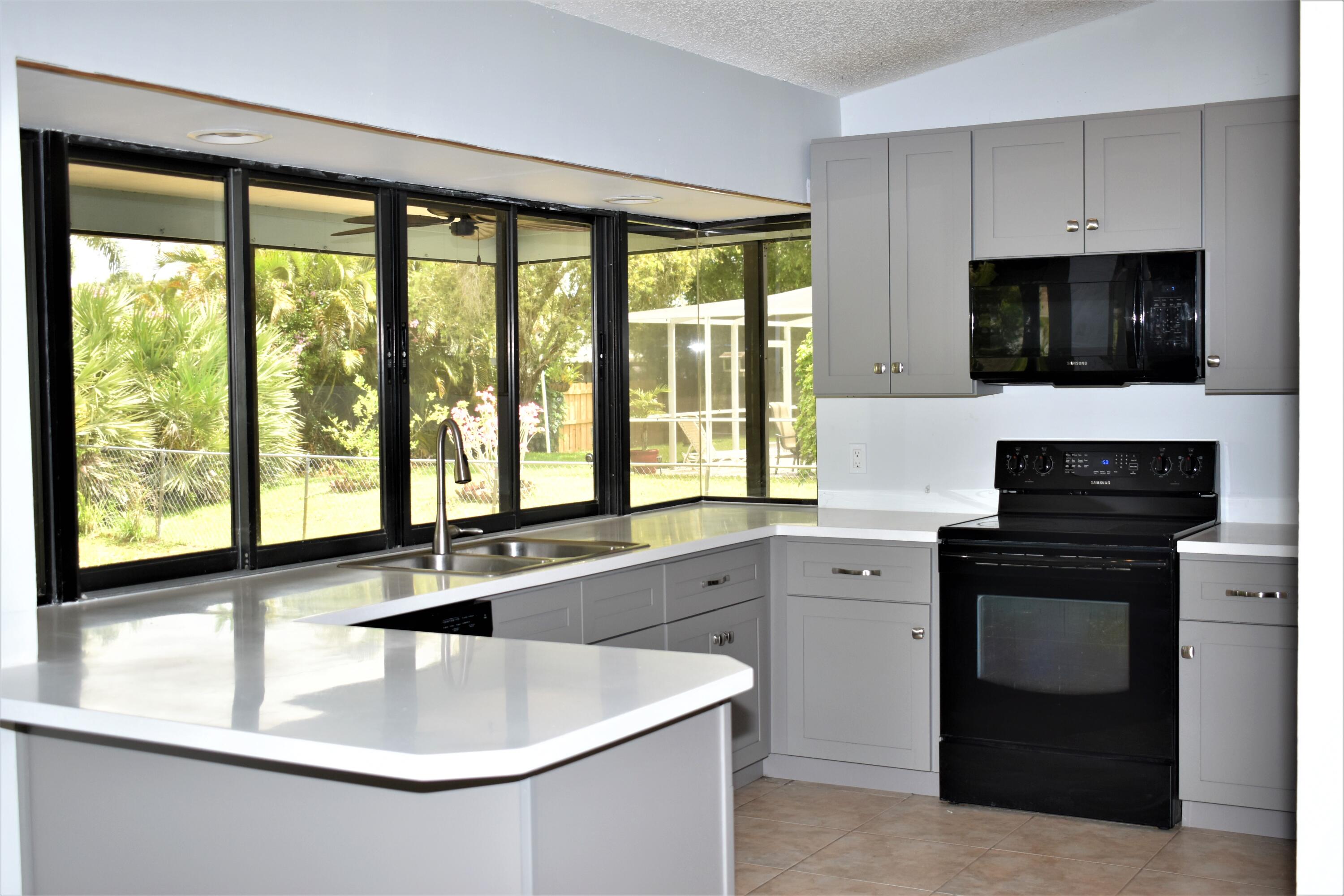 425 Southwest Aster Road Port St. Lucie, FL 34953 - Photo 3 of 11 DSC_0350 (2)
