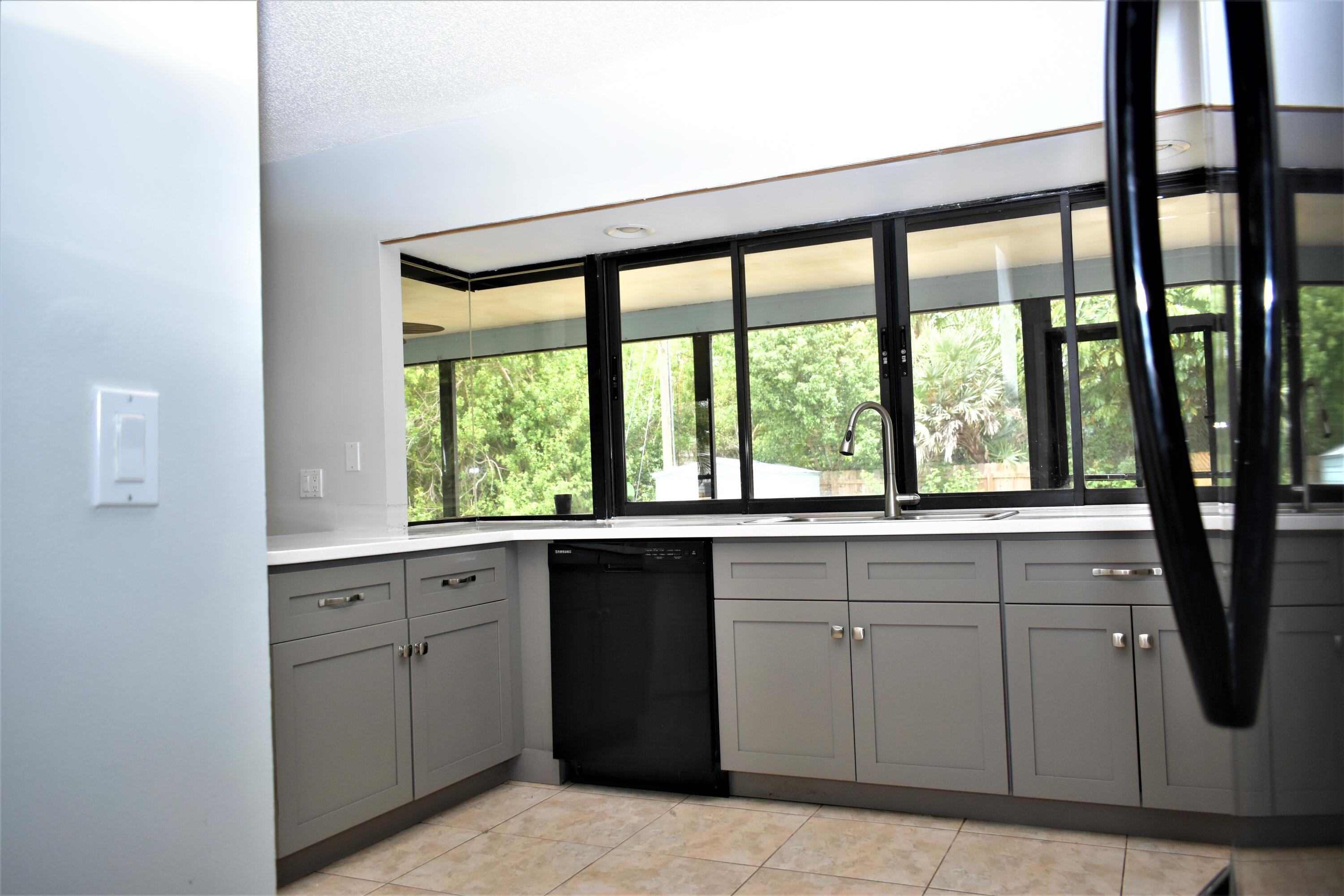 425 Southwest Aster Road Port St. Lucie, FL 34953 - Photo 4 of 11 DSC_0356 (2)