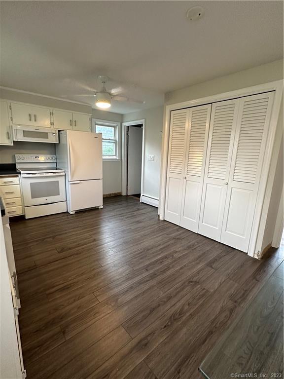 280 Lighthouse Road New Haven, CT 06512 - Photo 8 of 21 a view of kitchen with wooden floor and electronic appliances