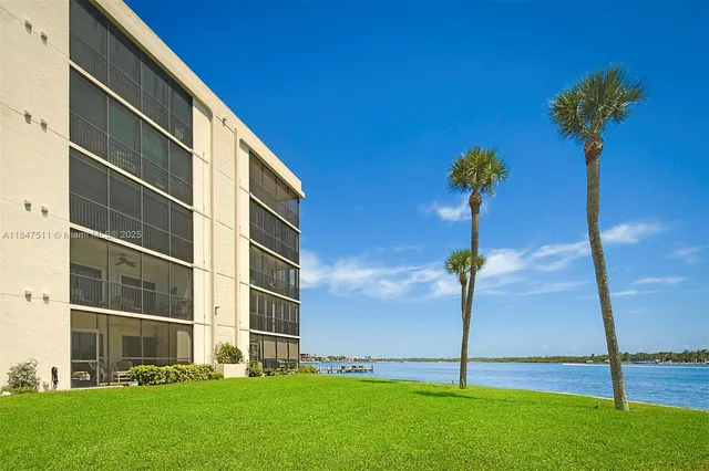 $550,000 | 100 Intracoastal Place, Unit 102, Jupiter, FL 33469