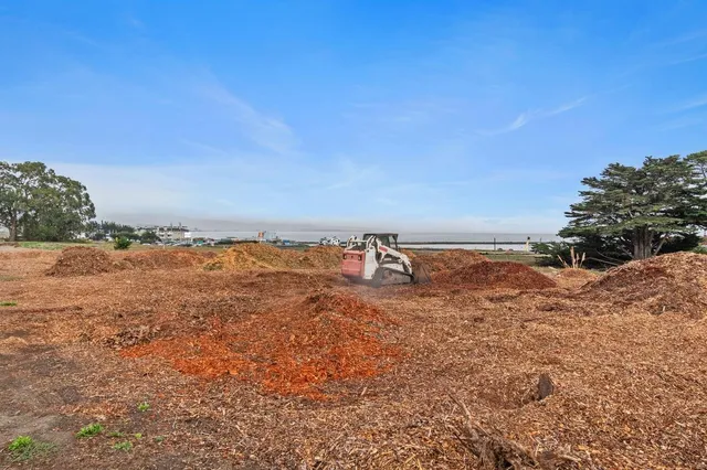 a view of a outdoor space with mountain view