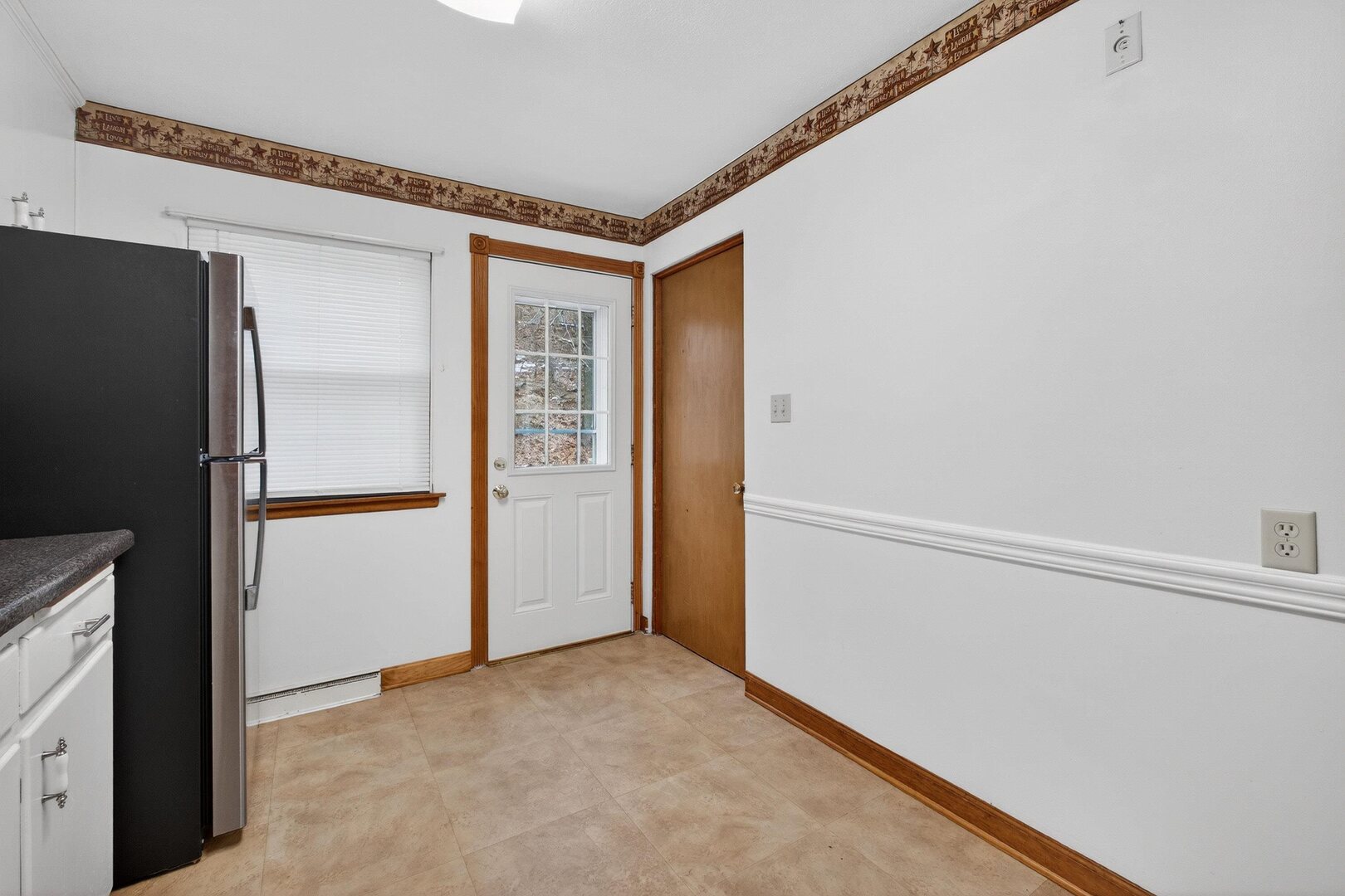 502-504 48th Street Moline, IL 61265 - Photo 12 of 31 a view of closet area