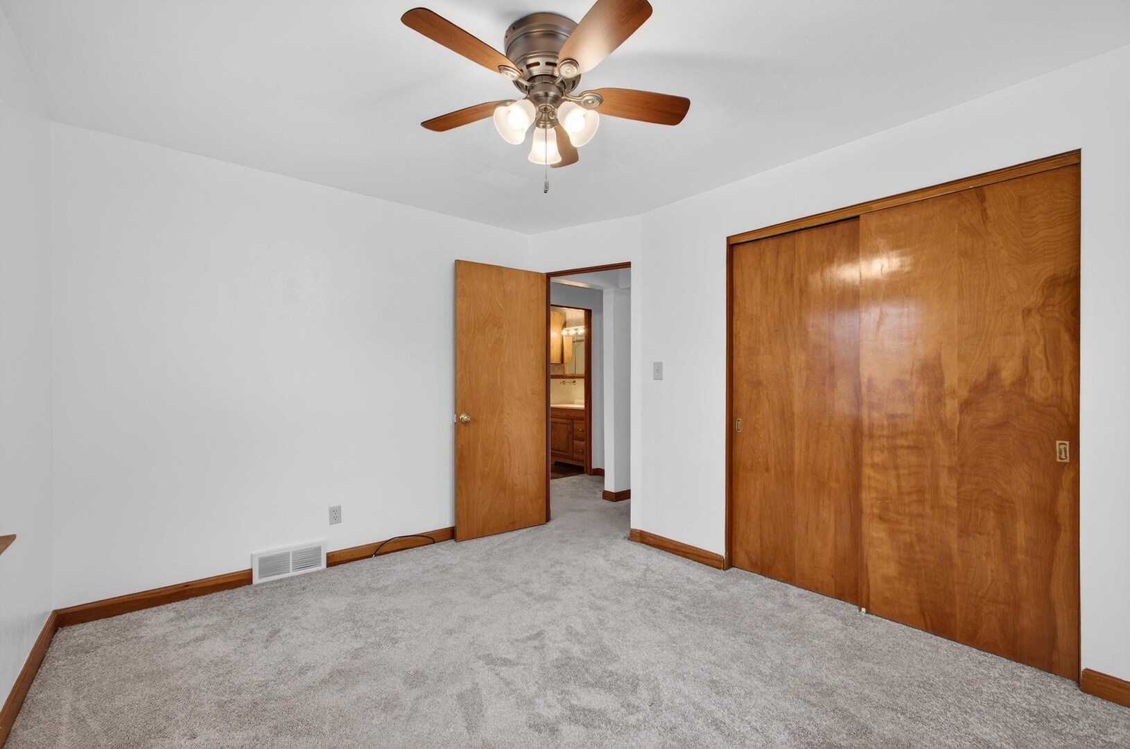 502-504 48th Street Moline, IL 61265 - Photo 14 of 31 a view of an empty room with a window