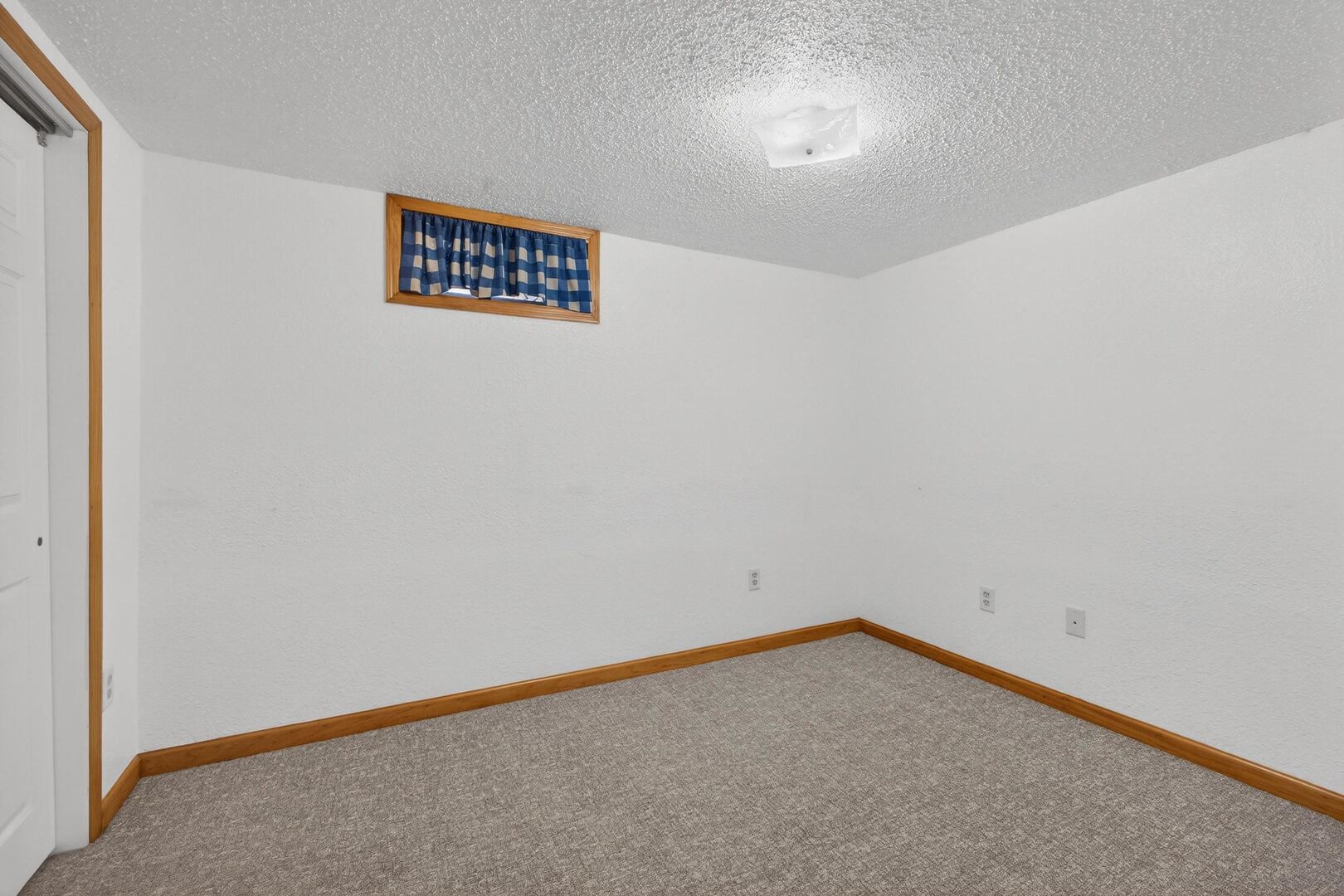 502-504 48th Street Moline, IL 61265 - Photo 20 of 31 a view of an empty room