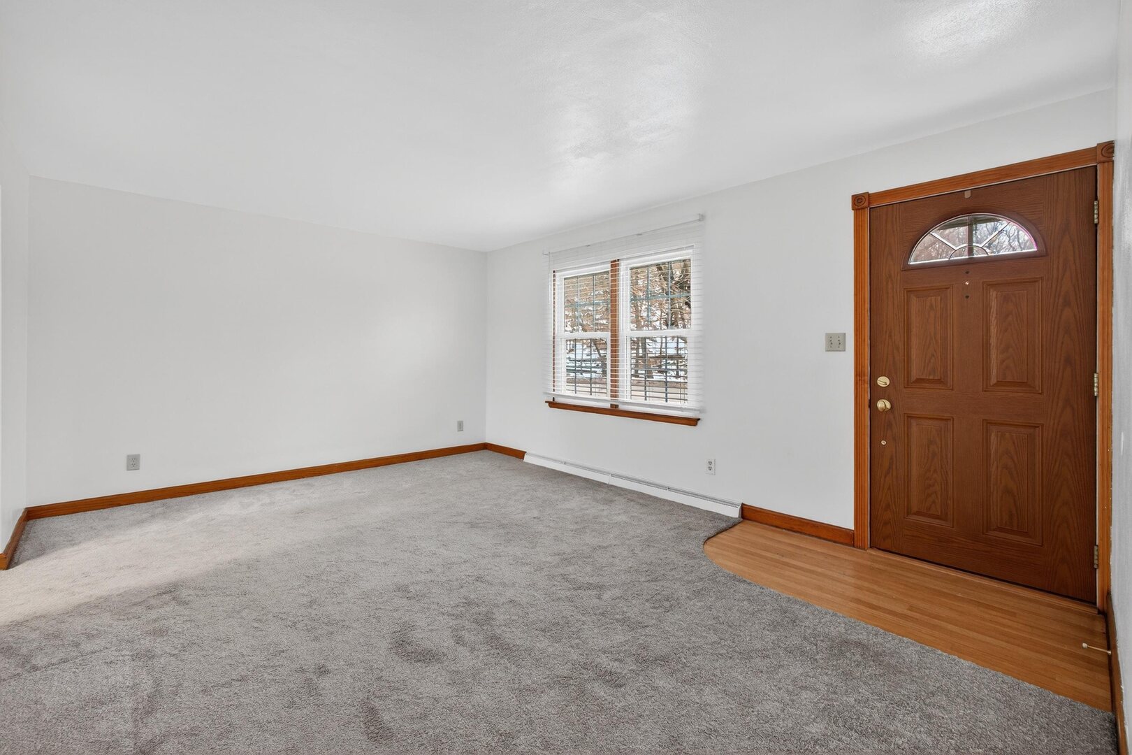 502-504 48th Street Moline, IL 61265 - Photo 6 of 31 an empty room with windows