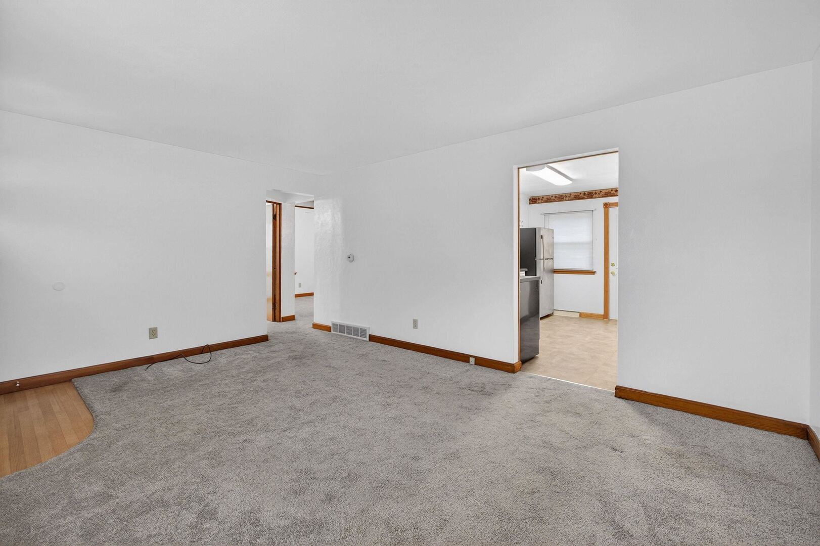 502-504 48th Street Moline, IL 61265 - Photo 7 of 31 an empty room with windows
