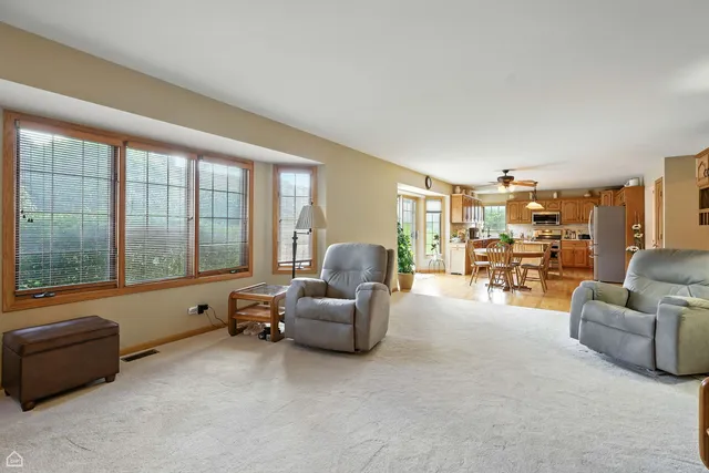 $825,000 | 115 Flamingo Drive, Roselle, IL 60172