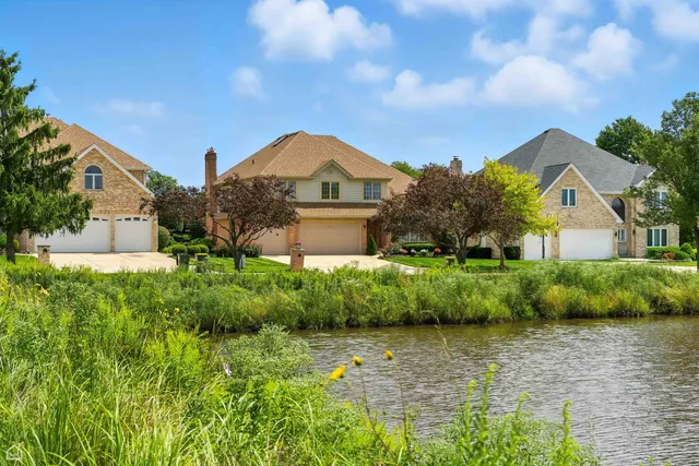 $825,000 | 115 Flamingo Drive, Roselle, IL 60172